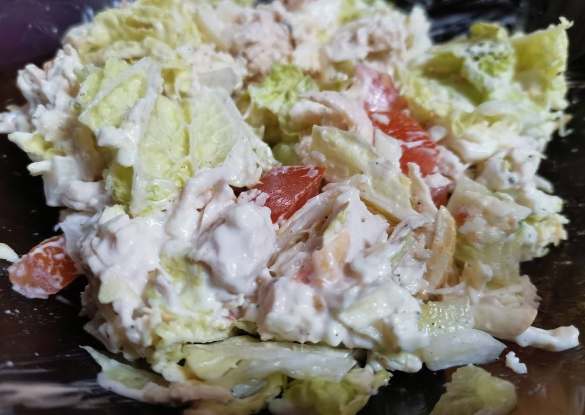 Салат с курицей и китайской капустой
